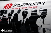 InstaForex airplane